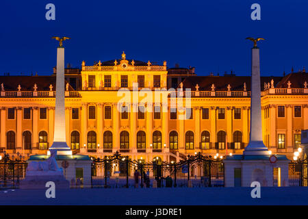 Schloss Schönbrunn Palace Schloss von außen Haupteingang, Wien, Wien, 13. Hietzing, Wien, Österreich Stockfoto