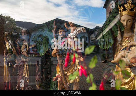 Holzschnitzereien in Oberammergau, Bayern, Deutschland, 2016 Stockfoto