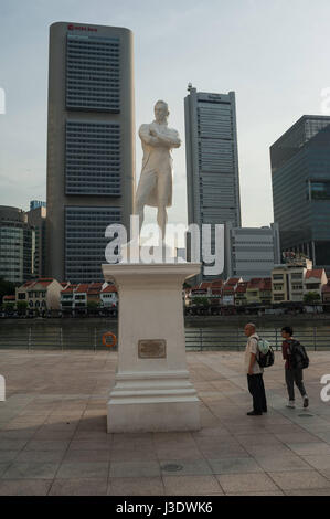 Singapur, Republik Singapur, 2016, Statue von Sir Thomas Stamford Raffles Stockfoto
