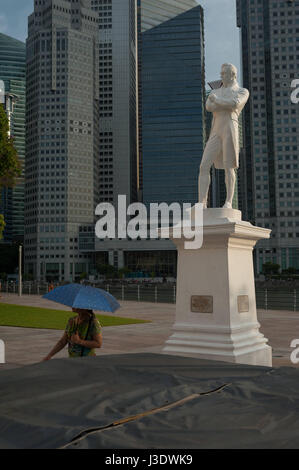Singapur, Republik Singapur, 2016, Statue von Sir Thomas Stamford Raffles Stockfoto