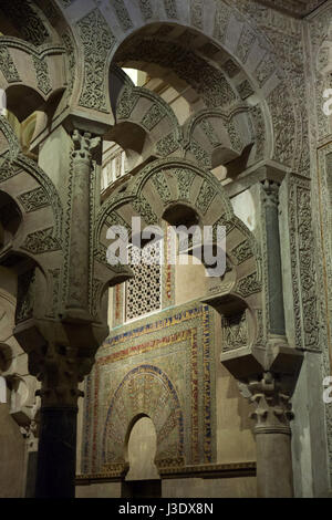 Detail der Mihrab in der großen Moschee (Mezquita de Córdoba) in Córdoba, Andalusien, Spanien. Stockfoto