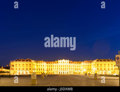 Schloss Schönbrunn Palace Schloss von außen Haupteingang, Wien, Wien, 13. Hietzing, Wien, Österreich Stockfoto