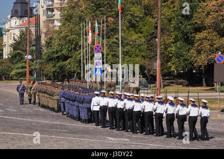 Zeremonielle Heer und Marine Guards in Sofia, Bulgarien, Osteuropa marschieren. Stockfoto