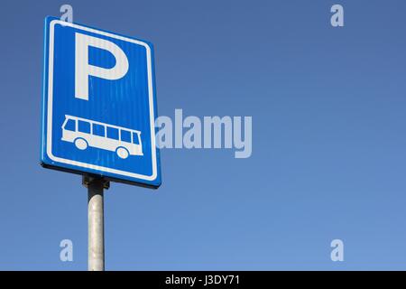 Niederländische Verkehrszeichen: Parkmöglichkeiten für Busse nur Stockfoto