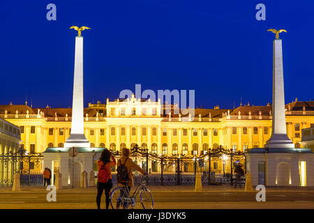 Schloss Schönbrunn Palace Schloss von außen Haupteingang, Wien, Wien, 13. Hietzing, Wien, Österreich Stockfoto