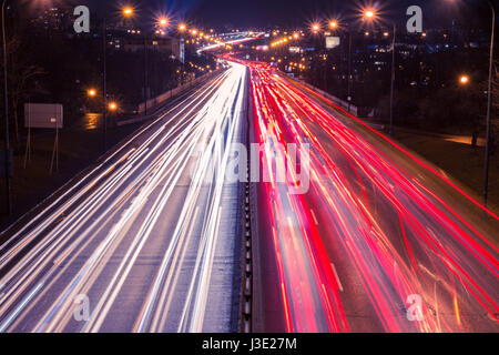 Rush Hour auf einer Autobahn in Großstadt Stockfoto