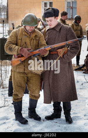 Russische Soldaten vor einer Schlacht. Stockfoto