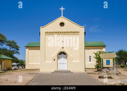 Lutherische Kirche mit Krieg Gräber Friedhof, bauen im Jahr 1870 (Rheinische Missionskirche) in Okahandja, Namibia. Nationales Denkmal in Namibia. Stockfoto