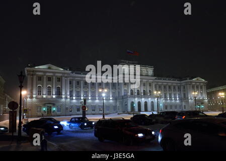 St. Petersburg, Russland - 7. November 2016 das Gebäude der gesetzgebenden Versammlung von St. Petersburg während einer Nacht Schneefall Stockfoto