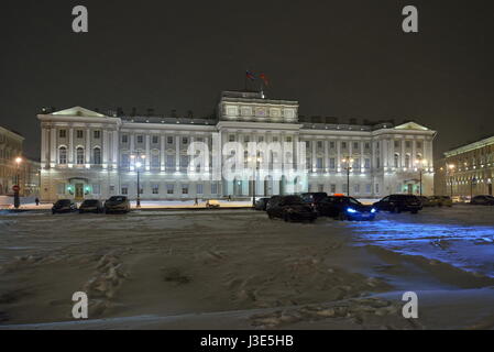 St. Petersburg, Russland - 7. November 2016 das Gebäude der gesetzgebenden Versammlung von St.-Petersburg und Umgebung während einer Nacht Schneefall Stockfoto