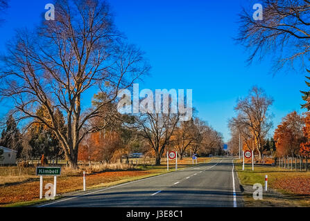 Straße durch das Kimbell Dorf in Neuseeland Stockfoto