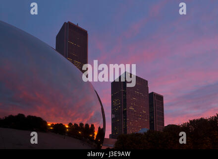 Dawn landschaftlich vom Millenium Park und die Bohne, Chicago USA Stockfoto