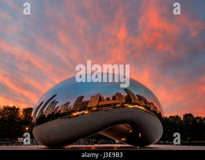 Dawn landschaftlich vom Millenium Park und die Bohne, Chicago USA Stockfoto