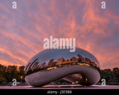 Dawn landschaftlich vom Millenium Park und die Bohne, Chicago USA Stockfoto