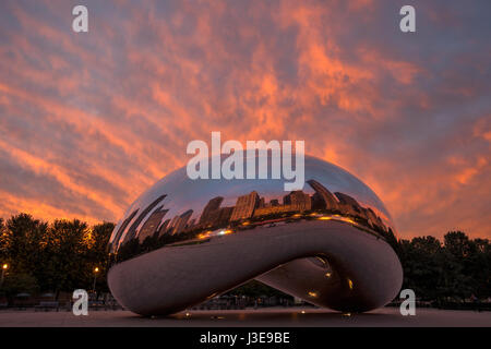 Dawn landschaftlich vom Millenium Park und die Bohne, Chicago USA Stockfoto