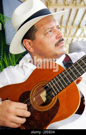 Miami Florida, Tropical Park, Cuban Exodus Relief Project, Festival, Festivals, Politik, Musiker, Quintett, Son de Mi Tierra, Exil, Diaspora, Hispanic Latin Stockfoto