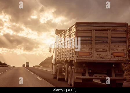 LKW auf der Straße Stockfoto