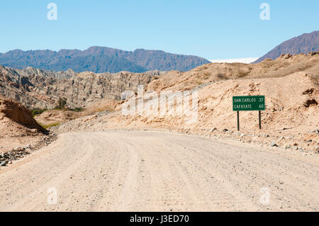 Schotterstraße auf Route 40 - Salta - Argentinien Stockfoto