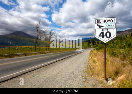 Die National Route 40. El Hoyo, Chubut, Argentinien. Stockfoto