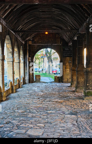Blick durch die Markthalle in Chipping Campden. Cotswolds, Gloucestershire, England Stockfoto