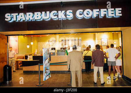 Miami Florida, InterContinental, Hotel, Lobby, Café, Starbucks Coffee, Barista, international, Kette, Kaffeehaus, Häuser, Gäste, Schlange stehen, Spezialgetränk Stockfoto
