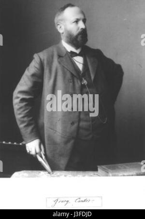 Georg Cantor, ein deutscher Mathematiker, ist bekannt für die Entwicklung der Satztheorie, die die Mathematik revolutionierte. Seine Arbeiten im späten 19. Jahrhundert, darunter seine einflussreichen 1894 Publikationen, legten die Grundlage für die moderne mathematische Theorie. Stockfoto