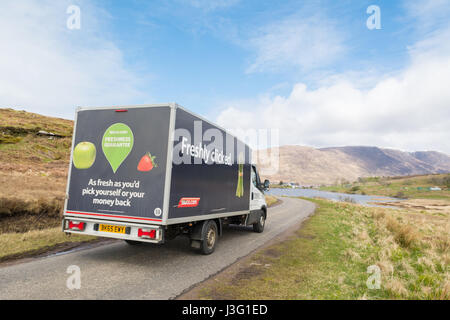 Tesco Supermarkt nach Hause Lieferwagen in Applecross, einer abgelegenen Gegend der schottischen Highlands Stockfoto