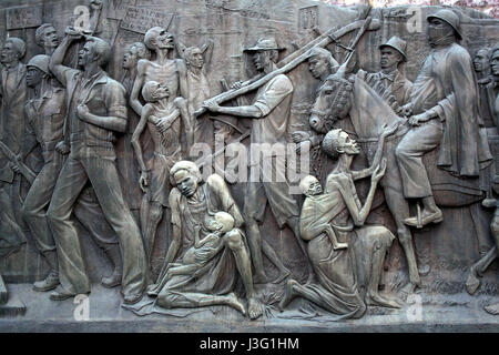 Ein Relief an der Tiglachin (oder Derg) Denkmal in Addis Abeba, Äthiopien. Stockfoto