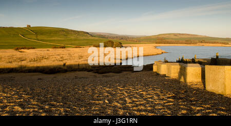 Abendsonne beleuchtet Chesil Beach und The Fleet Lagune auf Dorset Jurassic Coast. Stockfoto