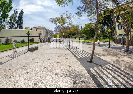 Die Avenida Arriaga Straße und Fußgängerzone in der Stadt Funchal Madeira Stockfoto