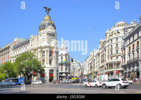 Madrid, Spanien - 1. September 2016: The Metropolis Gebäude an der Ecke Calle de Alcalá und der Gran Via Straße in Madrid Stockfoto