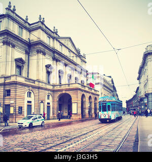 Mailand, Italien - 15. Oktober 2016: Piazza Scala und La Scala Opernhaus in Mailand. Retro-Stil getönten Bild Stockfoto