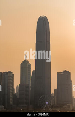 Ansicht von Wan Chai Convention and Exhibition Centre, mit Blick auf Victoria Harbour mit Mittel- und TST. Stockfoto