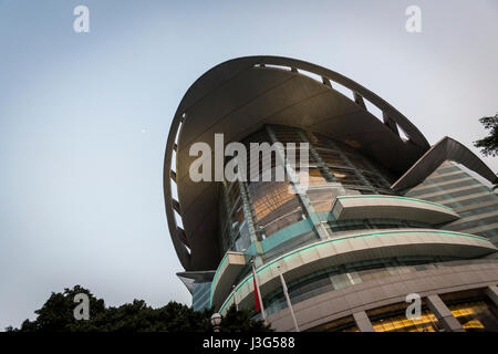 Ansicht von Wan Chai Convention and Exhibition Centre, mit Blick auf Victoria Harbour mit Mittel- und TST. Stockfoto