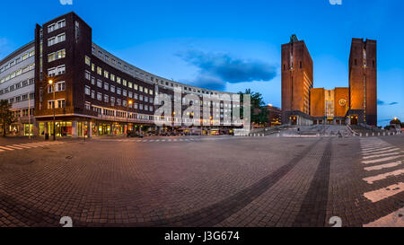 OSLO, Norwegen - 11. Juni 2014: Panorama der Osloer Rathaus. Der Bau begann im Jahre 1931, aber wurde durch den Ausbruch des zweiten Weltkriegs, zuvor pausiert die Stockfoto