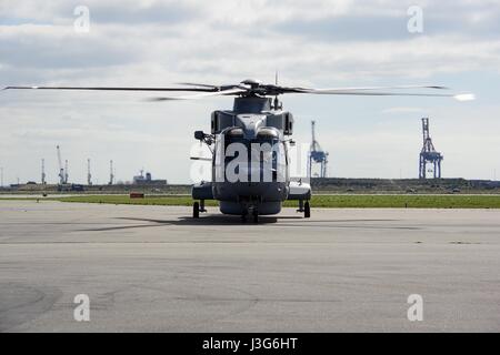 Royal Navy EHI EH-101 Merlin HM1 Hubschrauber am Flughafen Saint Nazaire Montoir, Loire-Atlantique, Frankreich Stockfoto