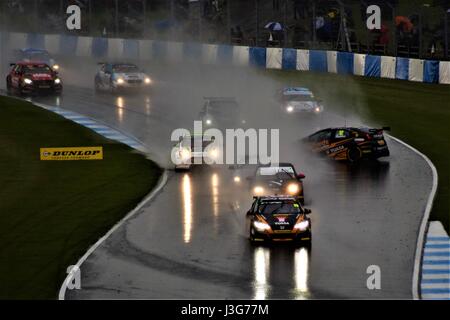 BTCC Donington Park 2017 Osterwochenende Runde 2 Stockfoto