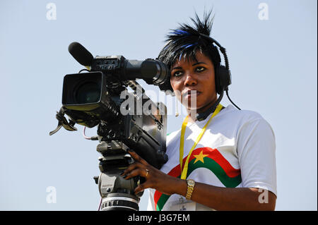 BURKINA FASO, Berichterstattung in den Medien der Empfang für die Fußball-Nationalmannschaft von Burkina Faso als 2. platzierte Sieger der Afrika-Cup 2013 im Stadion in Ouagadougou / BURKINA FASO Ouagadougou, Berichterstattung deutschen Empfang der Burkinischen Fussball Nationalmannschaft als Zweitplazierten des Afrika-Cup 2013 Im Stadion Stockfoto