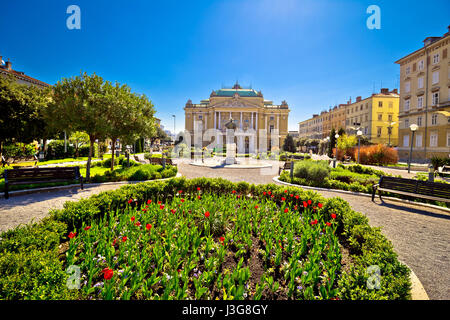 Kroatischen Nationaltheater in Rijeka Blick Platz, Brunnen und Architektur, Kvarner Bucht, Kroatien Stockfoto