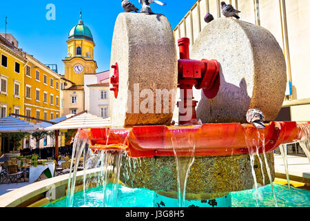 Rijeka Quadrat und Brunnen anzeigen mit Uhrturm Tor, Kvarner, Kroatien Stockfoto