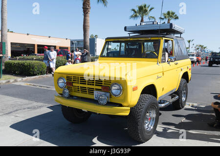 Buena Park, USA - 30. April 2017: Ford Bronco auf dem Display während der fabelhaften Furten Forever Stockfoto