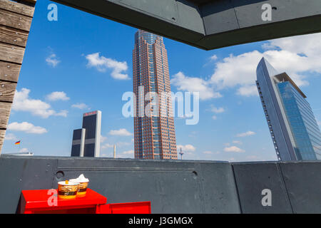 "Skyline Garden" auf dem Dach des "Skyline Plaza" in Frankfurt am Main, Deutschland. April 2017. Stockfoto