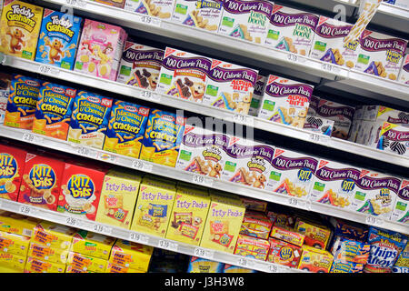 Miami Beach, Florida, Publix Lebensmittelgeschäft, Lebensmittel, Supermarkt, Regale, Verkaufsverpackungen anzeigen, Lebensmittel, Vielfalt, Cracker, Ritz, 100 Kalorien Packung, Boxen, Stockfoto