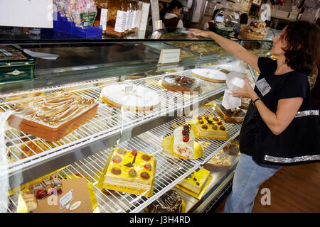 Miami Florida, Delicias de Espana, spanisches Restaurant, Essen, Bäckerei, Hispanic Latino ethnische Einwanderer Minderheit, Erwachsene Erwachsene Frau Stockfoto