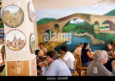 Miami Florida, Delicias de Espana, spanisches Restaurant, Spanien, Küche, Essen, Essen, Abendessen, hispanische lateinamerikanische lateinamerikanische Minderheit von Einwanderern, Erwachsene Stockfoto