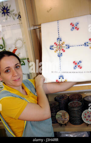 Miami Florida, Delicias de Espana, spanisches Restaurant, importiert, Leinen, bestickte Tischdecke, lateinamerikanische lateinamerikanische Minderheit von Einwanderern aus Lateinamerika Stockfoto