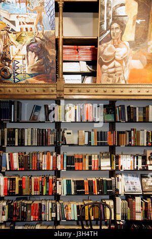 Miami Beach, Florida, Wolfsonian Museum, Dynamo Gift Shop & Cafe, Kunst, Design, Buch, Bücher, Buchhandlung, Regalen, Verkaufsgemälde anzeigen, FL080919173 Stockfoto