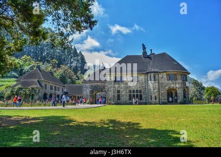 Adisham Bungalow ist ein Landhaus in der Nähe von Haputale, in Badulla Distrikt in Sri Lanka. Derzeit beherbergt es das Adisham-Kloster des Heiligen Benedikt. Stockfoto