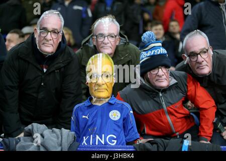 LEICESTER CITY FANS tragen RA LEICESTER CITY V LIVERPOOL KING POWER STADIUM LEICESTER ENGLAND 27. Februar 2017 Stockfoto