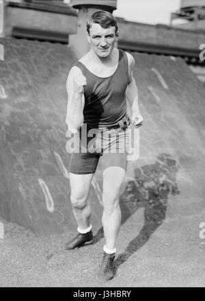 Vintage Foto von Boxer Freddie Welsh (1886 – 1927) – World Lightweight Champion 1914 – 1917. Walisisch (richtiger Name Friedrich Halle Thomas) wurde in Pontypridd, Wales, geboren und erhielt den Spitznamen "The Welsh Wizard". Foto um 1915. Stockfoto